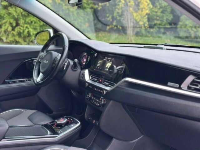 Білий Кіа Niro, об'ємом двигуна 0 л та пробігом 10 тис. км за 17000 $, фото 8 на Automoto.ua