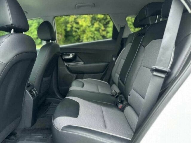 Белый Киа Niro, объемом двигателя 0 л и пробегом 28 тыс. км за 7800 $, фото 10 на Automoto.ua