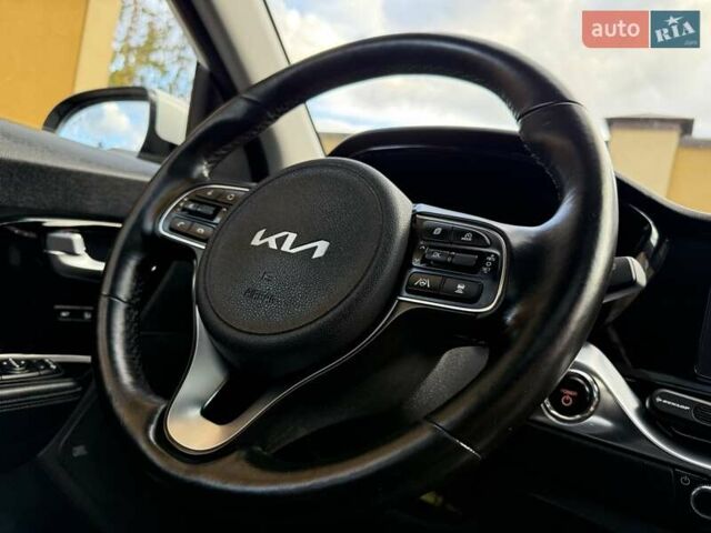Белый Киа Niro, объемом двигателя 0 л и пробегом 94 тыс. км за 21900 $, фото 151 на Automoto.ua