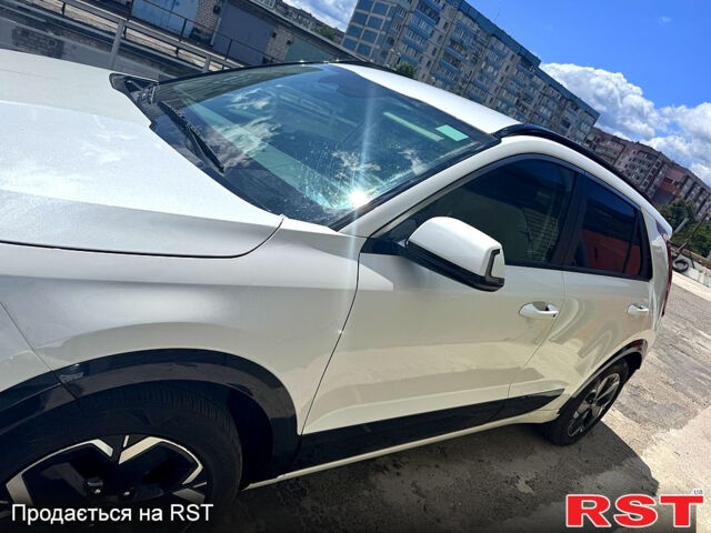 Белый Киа Niro, объемом двигателя 0.15 л и пробегом 58 тыс. км за 23500 $, фото 4 на Automoto.ua