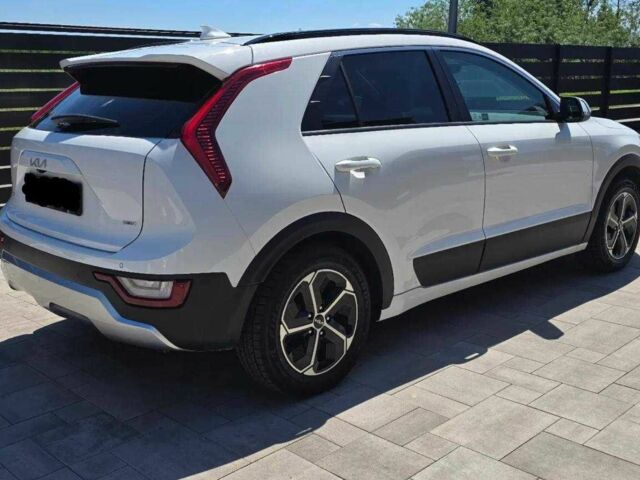 Белый Киа Niro, объемом двигателя 1.6 л и пробегом 57 тыс. км за 16500 $, фото 1 на Automoto.ua