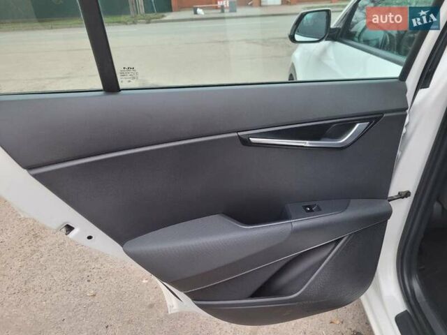 Белый Киа Niro, объемом двигателя 0 л и пробегом 107 тыс. км за 22700 $, фото 16 на Automoto.ua