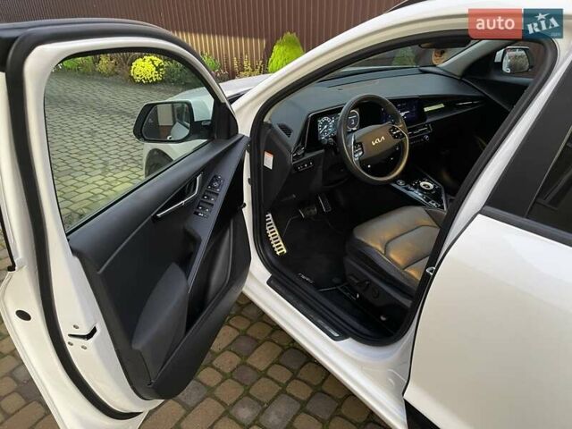 Білий Кіа Niro, об'ємом двигуна 0 л та пробігом 90 тис. км за 25300 $, фото 22 на Automoto.ua