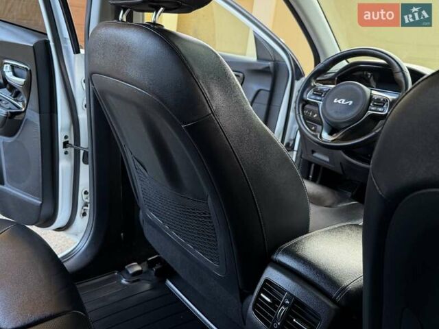 Белый Киа Niro, объемом двигателя 0 л и пробегом 94 тыс. км за 21900 $, фото 67 на Automoto.ua