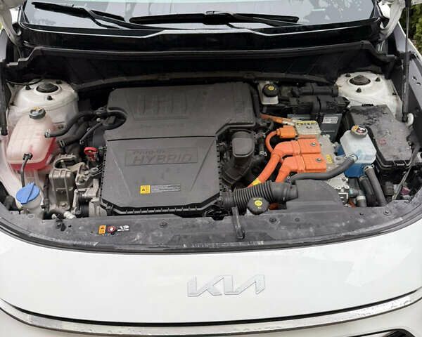 Білий Кіа Niro, об'ємом двигуна 1.58 л та пробігом 40 тис. км за 35000 $, фото 15 на Automoto.ua