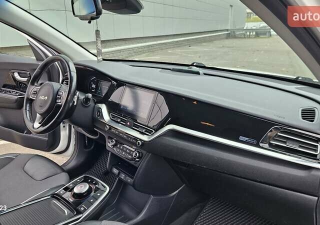 Белый Киа Niro, объемом двигателя 0 л и пробегом 131 тыс. км за 19999 $, фото 35 на Automoto.ua