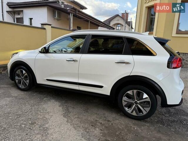 Белый Киа Niro, объемом двигателя 0 л и пробегом 94 тыс. км за 21900 $, фото 4 на Automoto.ua