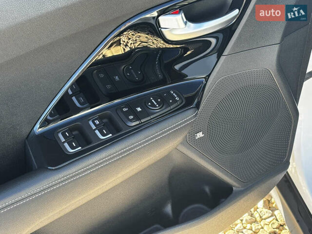 Білий Кіа Niro, об'ємом двигуна 0 л та пробігом 44 тис. км за 23900 $, фото 25 на Automoto.ua