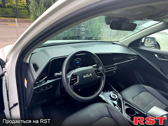 Белый Киа Niro, объемом двигателя 0.15 л и пробегом 58 тыс. км за 23500 $, фото 5 на Automoto.ua