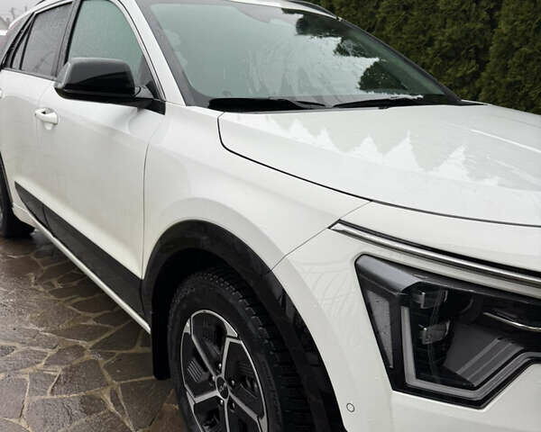 Білий Кіа Niro, об'ємом двигуна 1.58 л та пробігом 40 тис. км за 35000 $, фото 1 на Automoto.ua