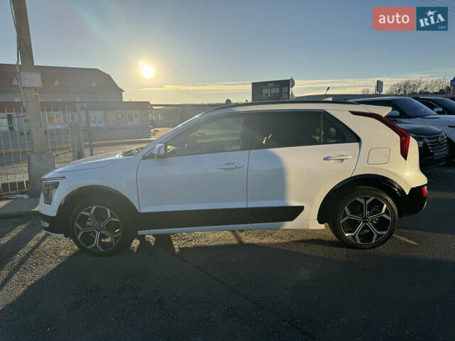 Білий Кіа Niro, об'ємом двигуна 1.58 л та пробігом 61 тис. км за 25990 $, фото 6 на Automoto.ua