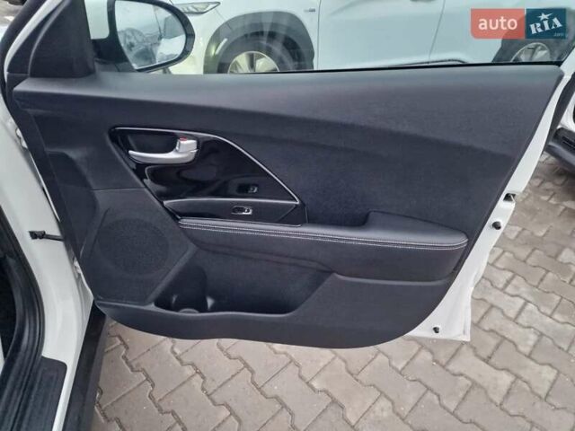 Білий Кіа Niro, об'ємом двигуна 0 л та пробігом 107 тис. км за 20600 $, фото 38 на Automoto.ua