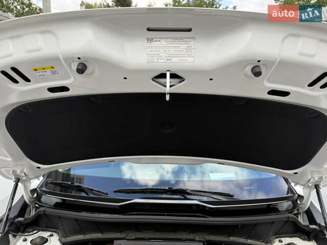 Белый Киа Niro, объемом двигателя 0 л и пробегом 26 тыс. км за 26500 $, фото 51 на Automoto.ua