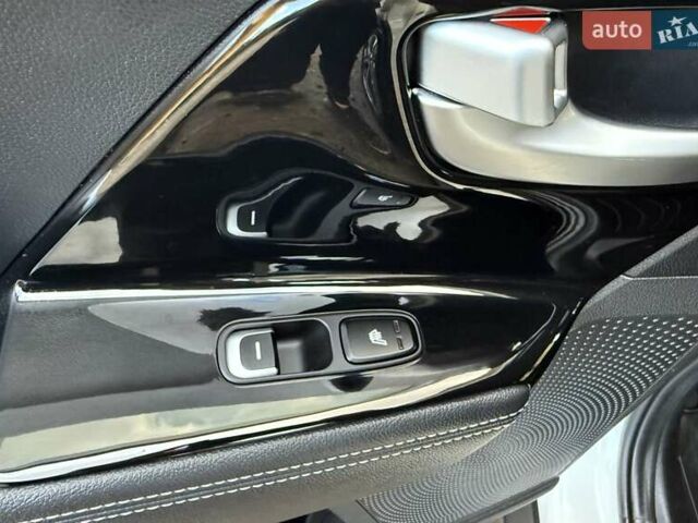 Белый Киа Niro, объемом двигателя 0 л и пробегом 94 тыс. км за 21900 $, фото 107 на Automoto.ua