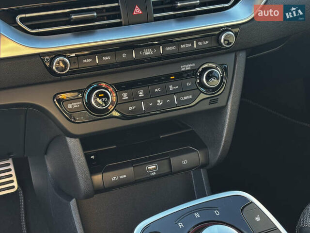 Білий Кіа Niro, об'ємом двигуна 0 л та пробігом 44 тис. км за 23900 $, фото 38 на Automoto.ua