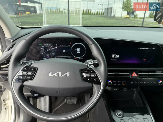 Белый Киа Niro, объемом двигателя 0 л и пробегом 56 тыс. км за 24999 $, фото 1 на Automoto.ua