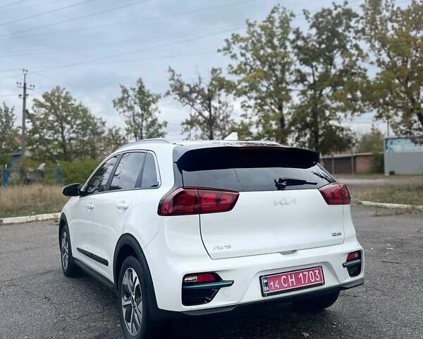 Кіа Niro 2022 у Кропивницькому (Кіровограді) на Automoto.ua Білий Кіа Niro, об'ємом двигуна 0 л та пробігом 68 тис. км за 20600 $, фото 1 на Automoto.ua