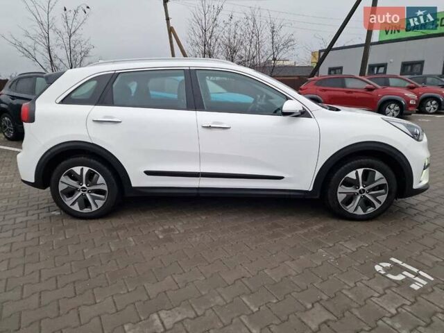 Білий Кіа Niro, об'ємом двигуна 0 л та пробігом 107 тис. км за 20600 $, фото 8 на Automoto.ua
