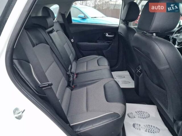 Білий Кіа Niro, об'ємом двигуна 0 л та пробігом 107 тис. км за 20600 $, фото 37 на Automoto.ua