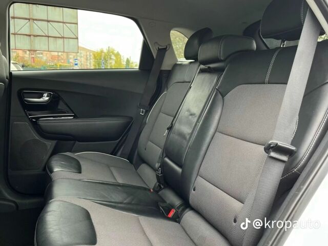 Кіа Niro 2022 у Кропивницькому (Кіровограді) на Automoto.ua Білий Кіа Niro, об'ємом двигуна 0 л та пробігом 68 тис. км за 20600 $, фото 10 на Automoto.ua