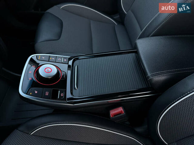 Белый Киа Niro, объемом двигателя 0 л и пробегом 53 тыс. км за 24400 $, фото 61 на Automoto.ua