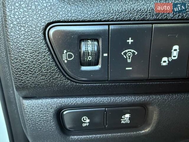 Белый Киа Niro, объемом двигателя 0 л и пробегом 94 тыс. км за 21900 $, фото 80 на Automoto.ua