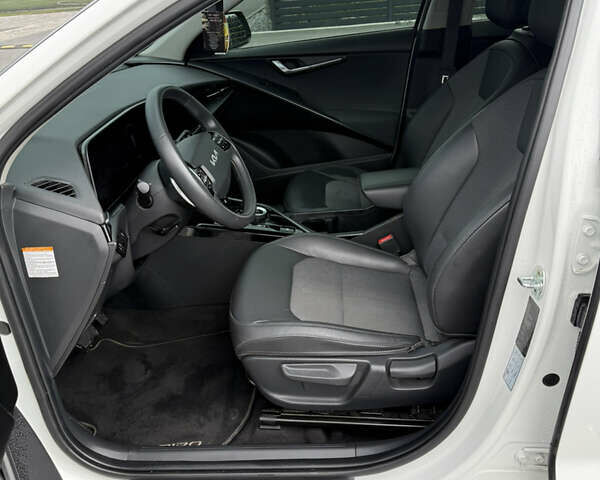 Белый Киа Niro, объемом двигателя 0 л и пробегом 56 тыс. км за 24999 $, фото 13 на Automoto.ua