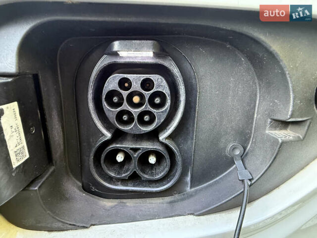 Белый Киа Niro, объемом двигателя 0 л и пробегом 115 тыс. км за 18900 $, фото 23 на Automoto.ua