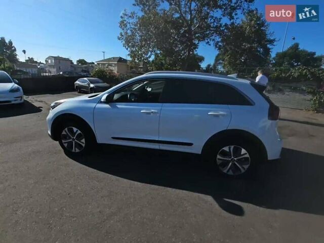 Білий Кіа Niro, об'ємом двигуна 0 л та пробігом 112 тис. км за 13000 $, фото 1 на Automoto.ua