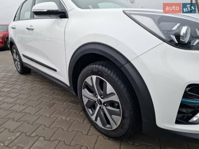 Білий Кіа Niro, об'ємом двигуна 0 л та пробігом 107 тис. км за 20600 $, фото 7 на Automoto.ua