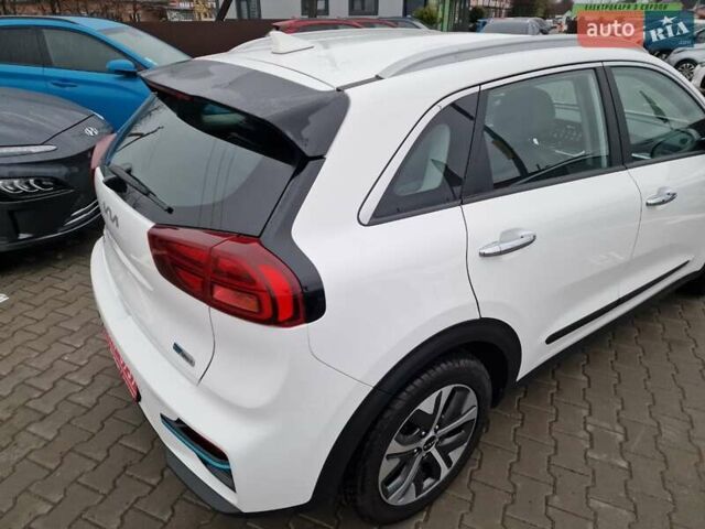 Білий Кіа Niro, об'ємом двигуна 0 л та пробігом 107 тис. км за 20600 $, фото 10 на Automoto.ua