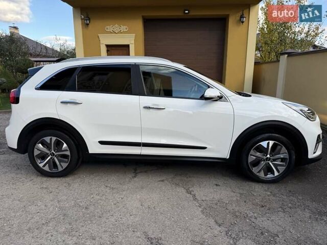 Белый Киа Niro, объемом двигателя 0 л и пробегом 94 тыс. км за 21900 $, фото 8 на Automoto.ua