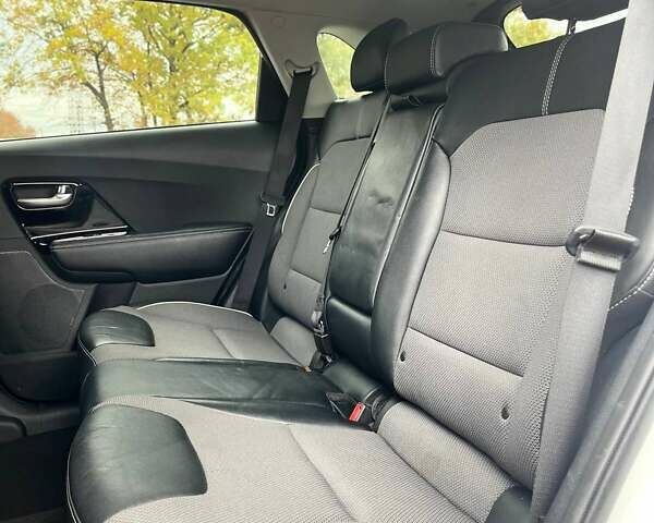 Кіа Niro 2022 у Кропивницькому (Кіровограді) на Automoto.ua Білий Кіа Niro, об'ємом двигуна 0 л та пробігом 68 тис. км за 20600 $, фото 5 на Automoto.ua