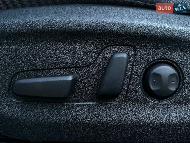 Білий Кіа Niro, об'ємом двигуна 0 л та пробігом 59 тис. км за 24900 $, фото 3 на Automoto.ua