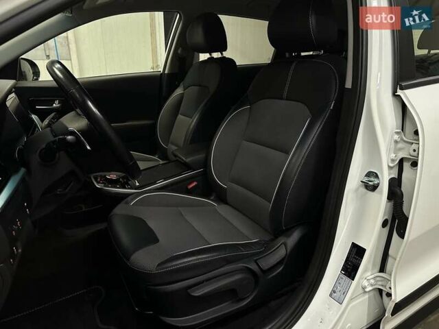 Белый Киа Niro, объемом двигателя 0 л и пробегом 52 тыс. км за 24300 $, фото 1 на Automoto.ua
