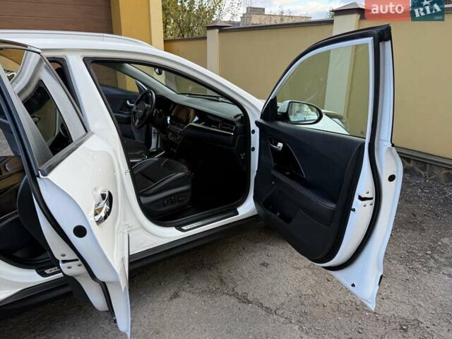Белый Киа Niro, объемом двигателя 0 л и пробегом 94 тыс. км за 21900 $, фото 66 на Automoto.ua