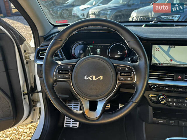 Білий Кіа Niro, об'ємом двигуна 0 л та пробігом 44 тис. км за 23900 $, фото 36 на Automoto.ua