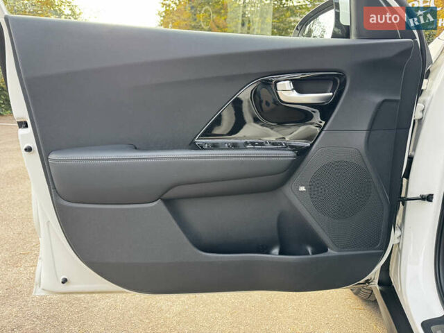 Белый Киа Niro, объемом двигателя 0 л и пробегом 44 тыс. км за 24600 $, фото 31 на Automoto.ua