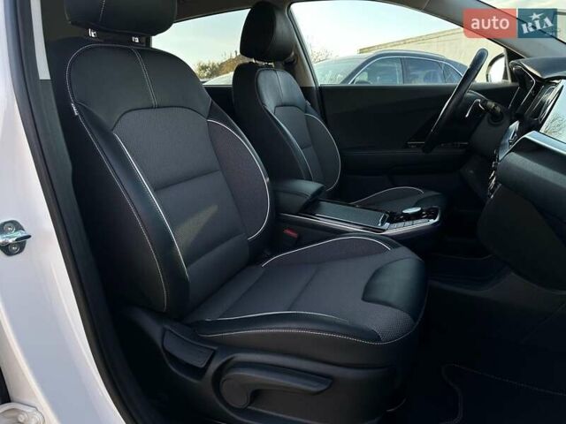 Білий Кіа Niro, об'ємом двигуна 0 л та пробігом 31 тис. км за 24800 $, фото 94 на Automoto.ua