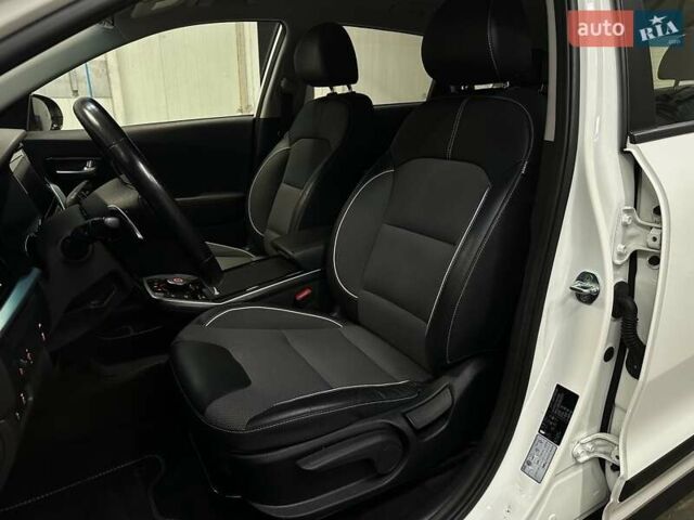 Белый Киа Niro, объемом двигателя 0 л и пробегом 52 тыс. км за 24300 $, фото 26 на Automoto.ua