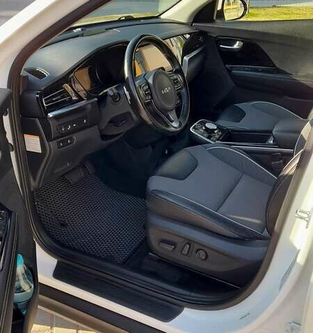 Белый Киа Niro, объемом двигателя 0 л и пробегом 131 тыс. км за 18600 $, фото 19 на Automoto.ua