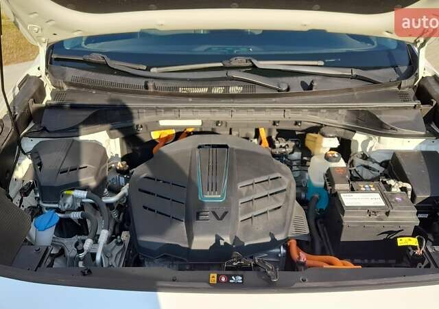 Белый Киа Niro, объемом двигателя 0 л и пробегом 131 тыс. км за 18600 $, фото 37 на Automoto.ua