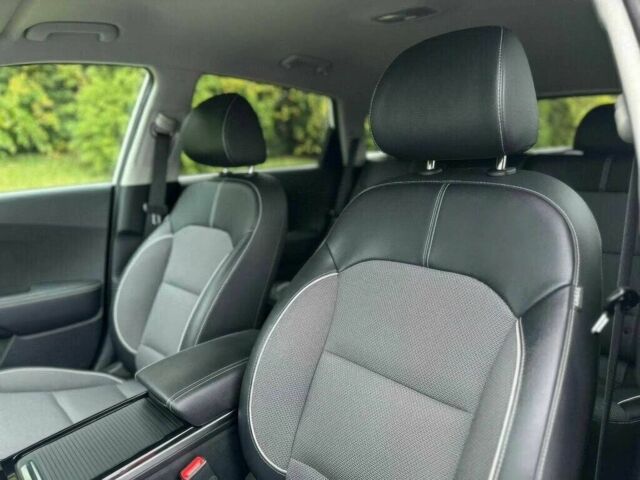 Білий Кіа Niro, об'ємом двигуна 0 л та пробігом 10 тис. км за 17000 $, фото 9 на Automoto.ua
