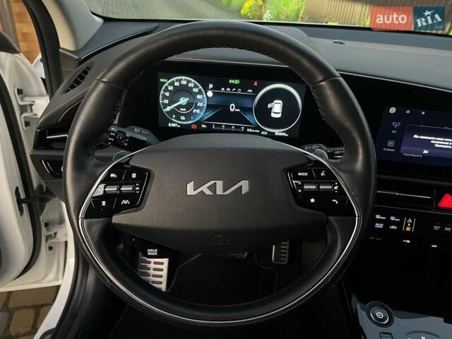 Білий Кіа Niro, об'ємом двигуна 0 л та пробігом 90 тис. км за 25300 $, фото 29 на Automoto.ua