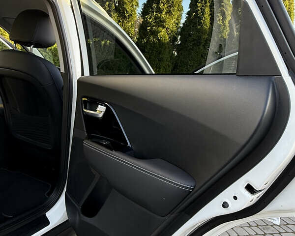 Белый Киа Niro, объемом двигателя 0 л и пробегом 115 тыс. км за 18900 $, фото 32 на Automoto.ua