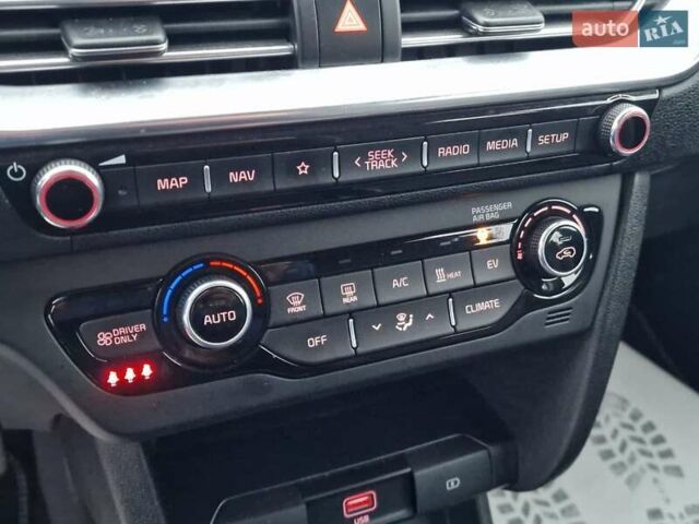 Білий Кіа Niro, об'ємом двигуна 0 л та пробігом 107 тис. км за 20600 $, фото 31 на Automoto.ua