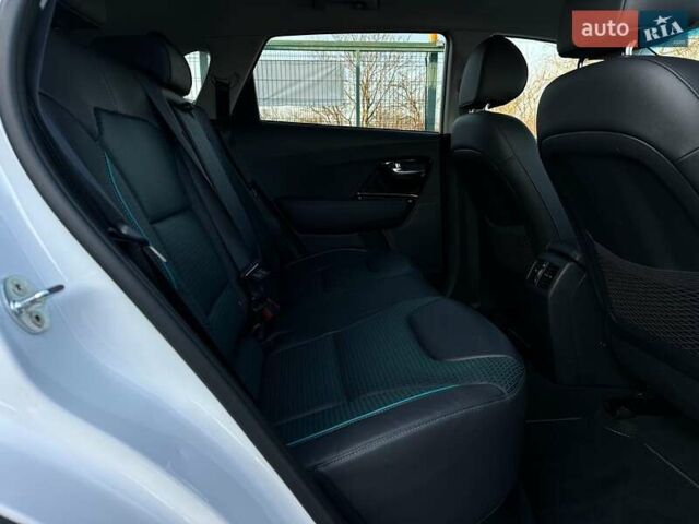 Білий Кіа Niro, об'ємом двигуна 0 л та пробігом 59 тис. км за 24900 $, фото 87 на Automoto.ua