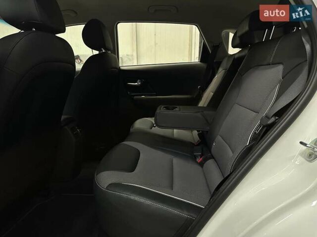 Белый Киа Niro, объемом двигателя 0 л и пробегом 52 тыс. км за 24300 $, фото 63 на Automoto.ua