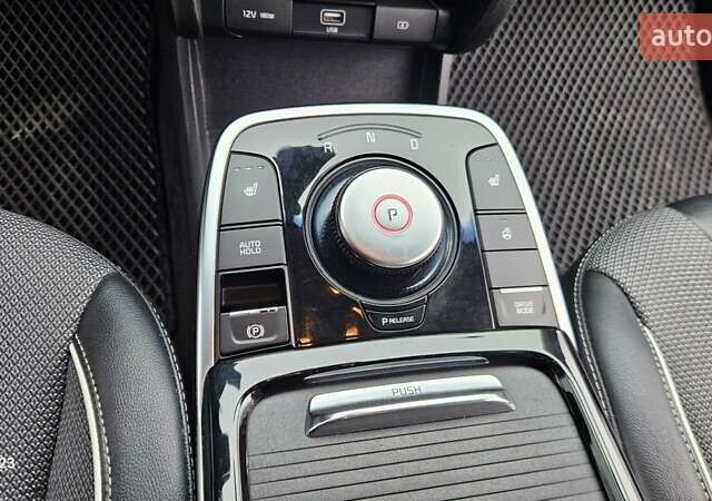 Белый Киа Niro, объемом двигателя 0 л и пробегом 131 тыс. км за 19999 $, фото 20 на Automoto.ua