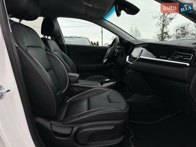 Белый Киа Niro, объемом двигателя 0 л и пробегом 47 тыс. км за 24900 $, фото 98 на Automoto.ua